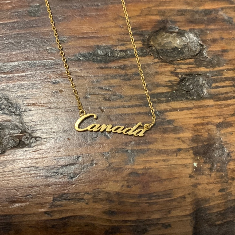 Gold tone Canada necklace